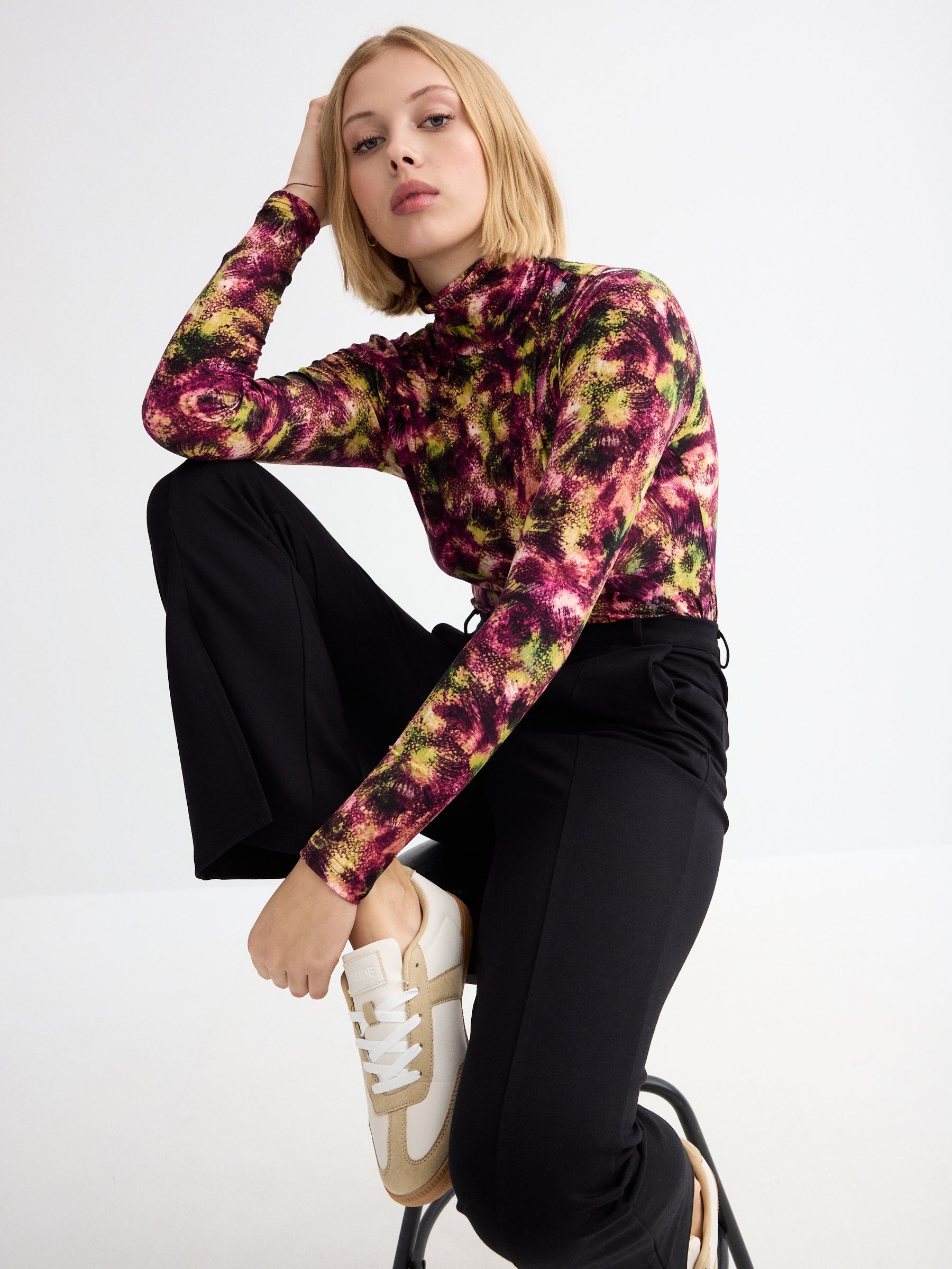 T-shirt psicadélica perkins multicolorido vista meia frontal