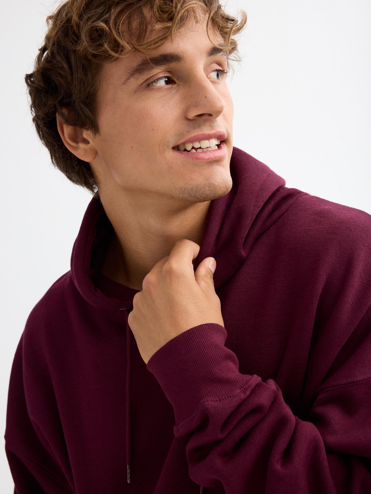 Basic black hooded sweatshirt burgundy detail view