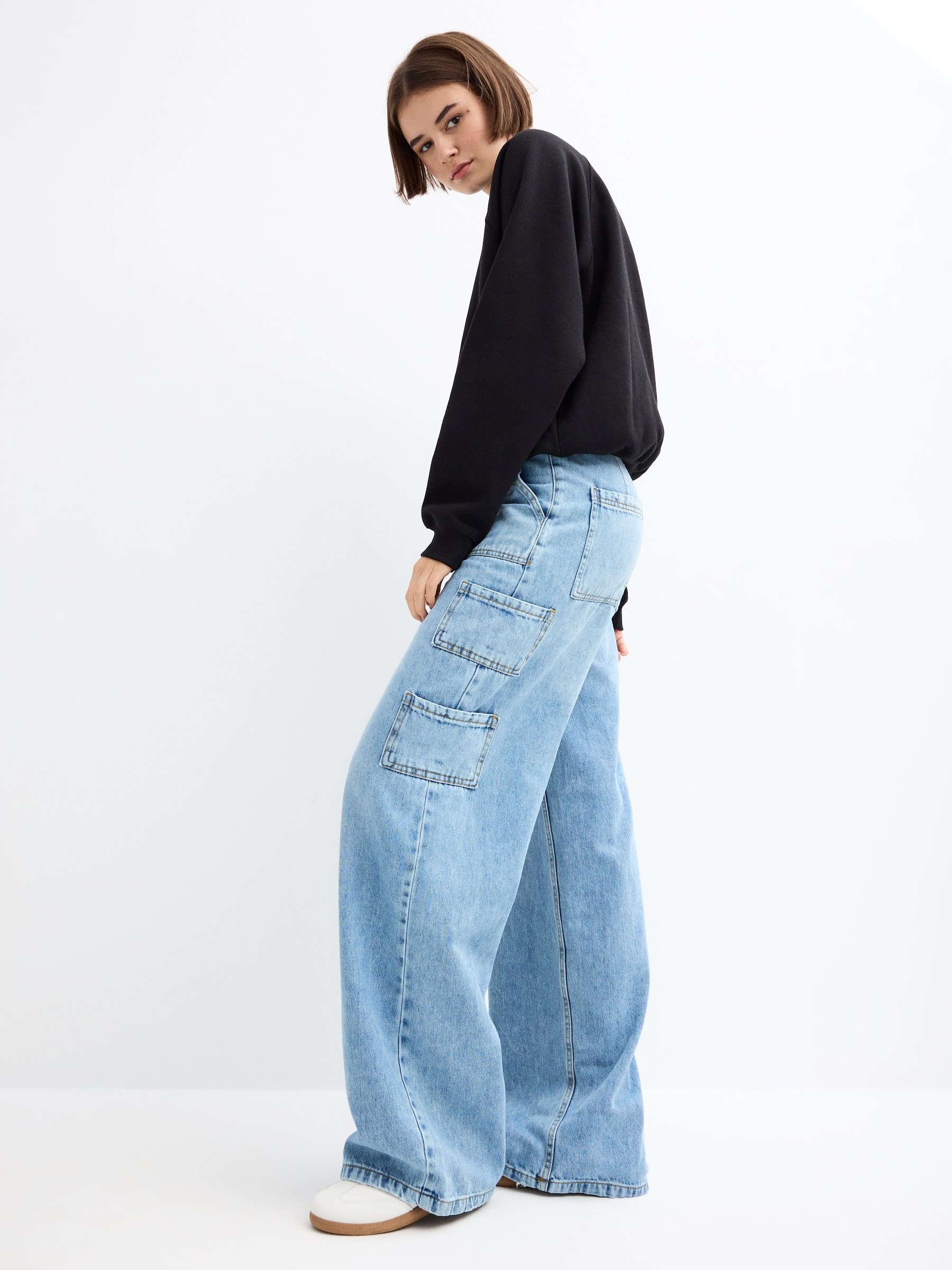 Jeans de perna larga azul carpinteiro azul claro vista geral frontal