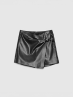 %Pto% Falda pantalón mini negra efecto piel nudo negro vista frontal