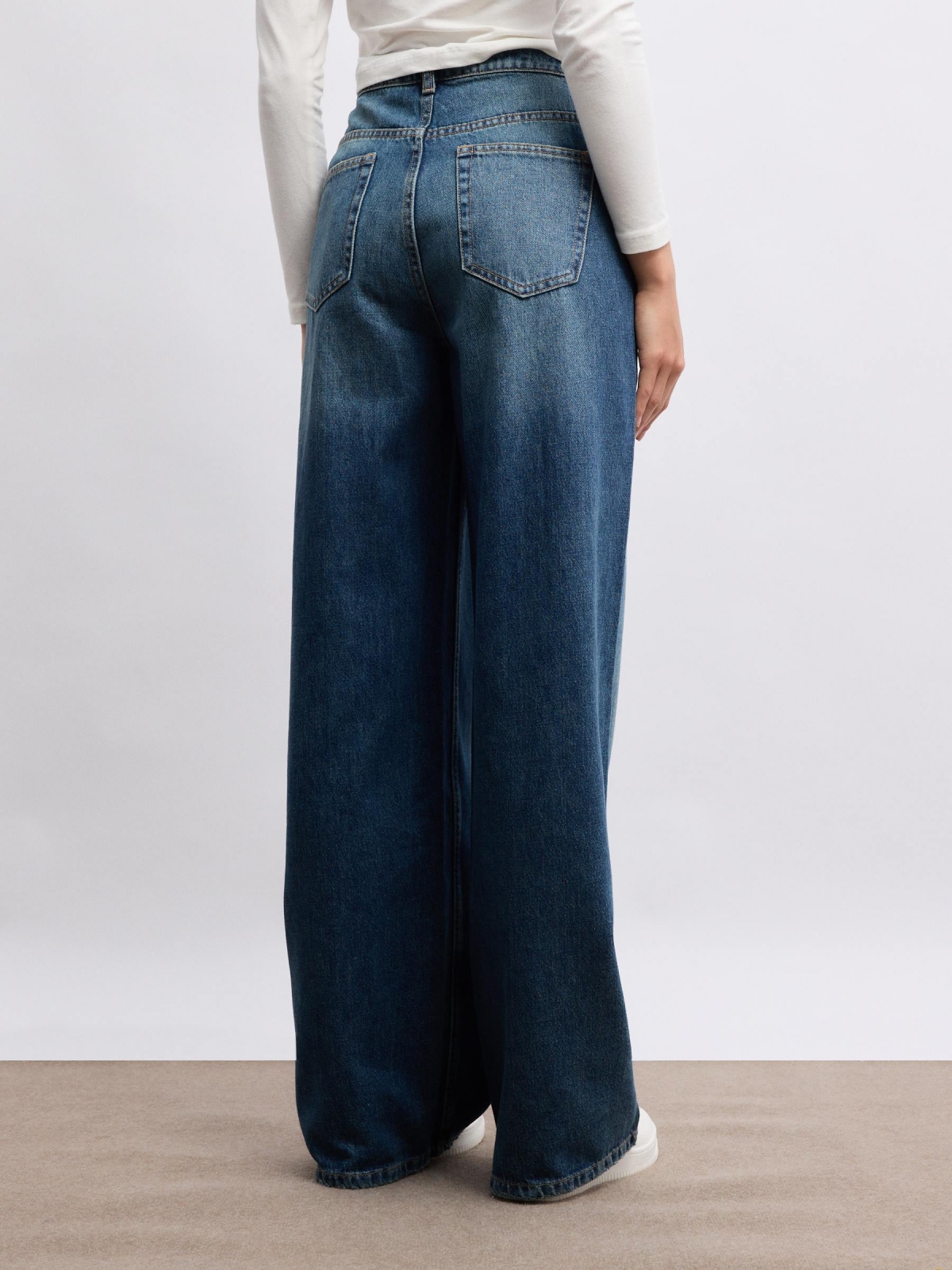 Jeans Wide Leg de tiro alto azul oscuro vista media trasera