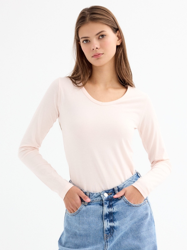 Basic V-neck T-shirt pink middle front view