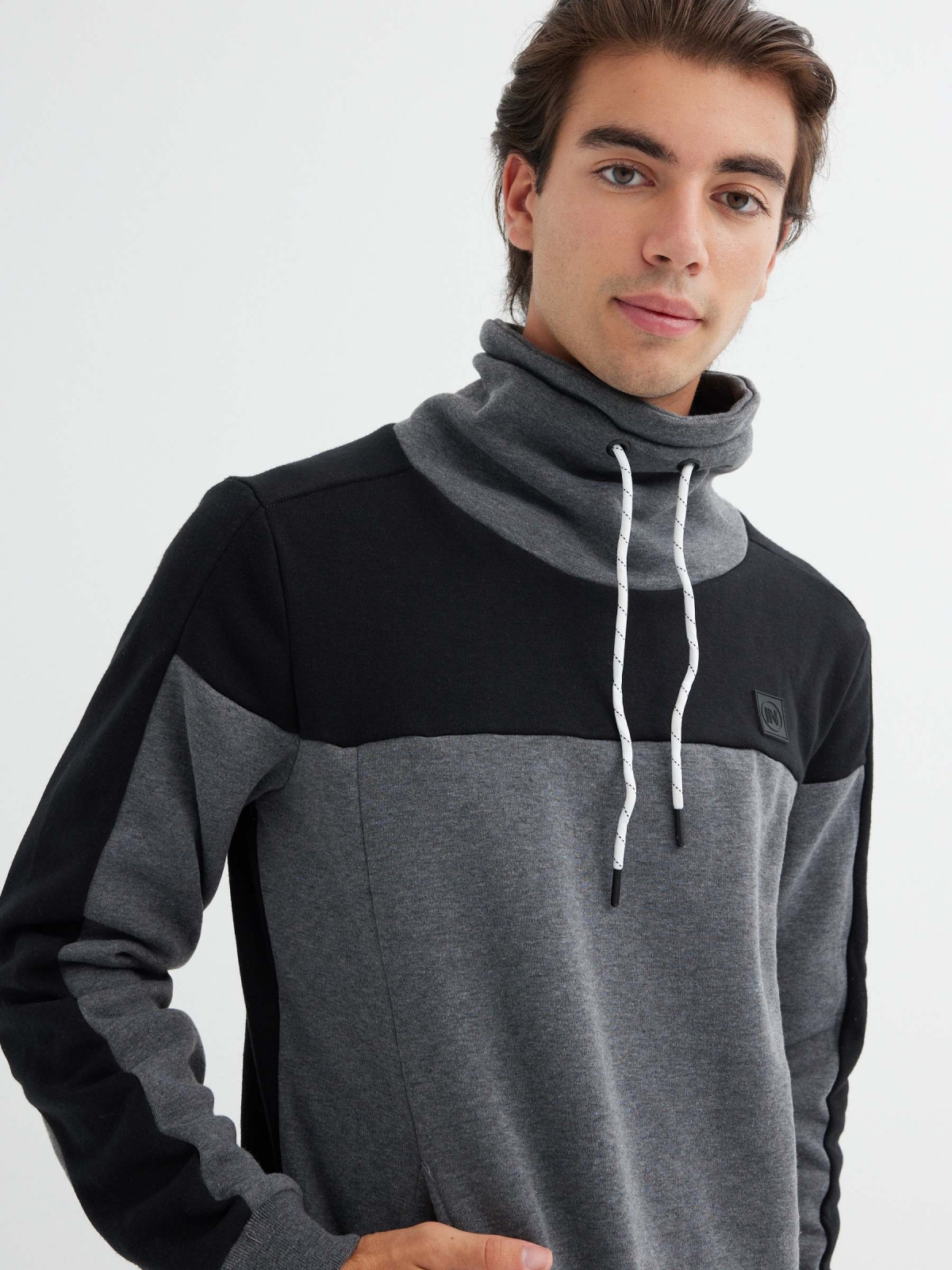  Two-tone high neck sweatshirt grey