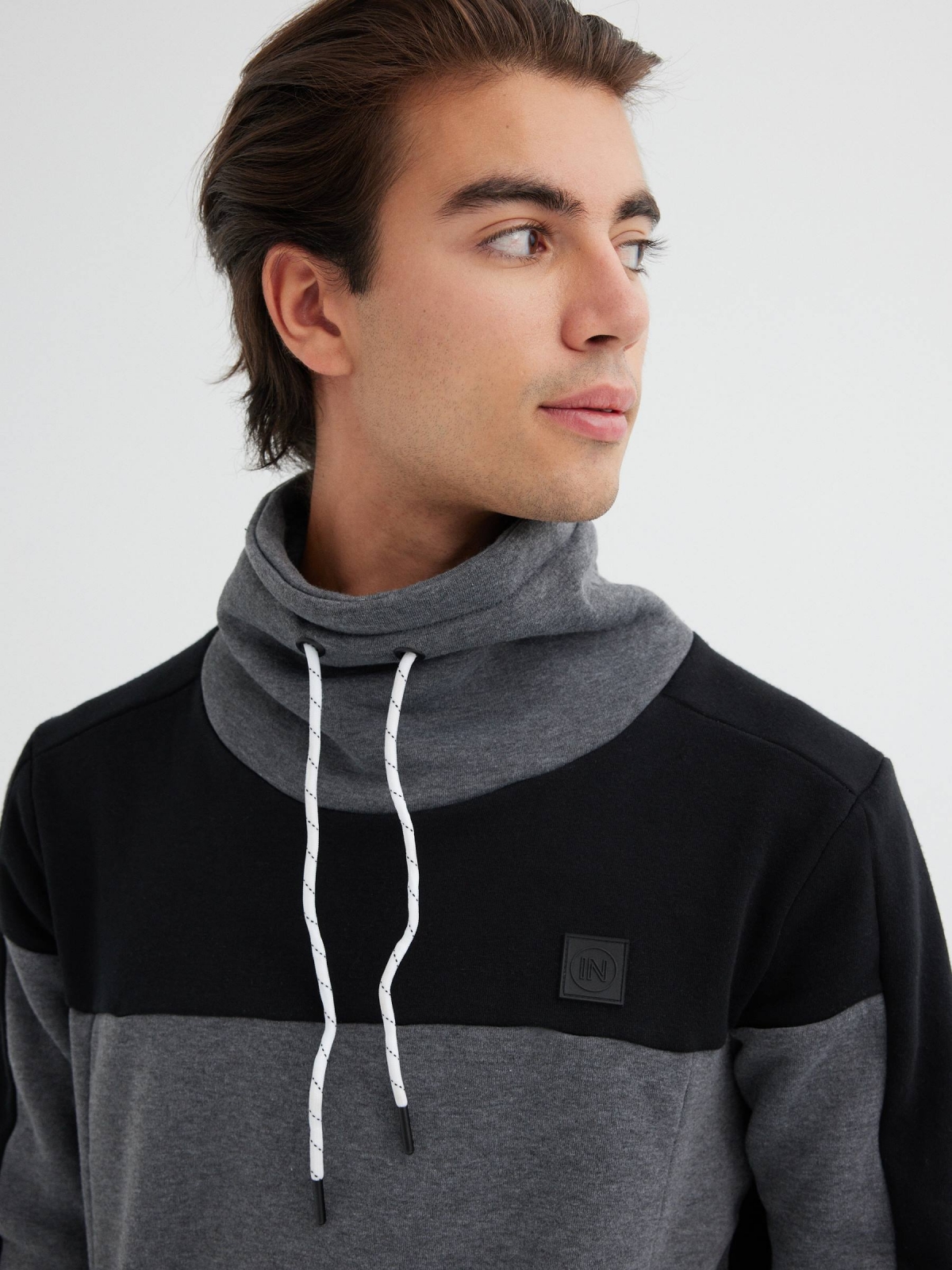 Two-tone high neck sweatshirt grey detail view