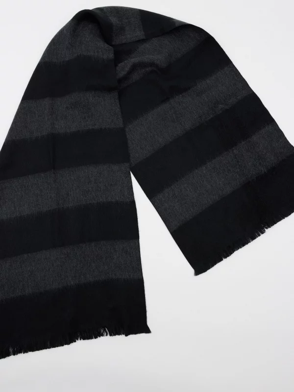 Men's scarf folded view