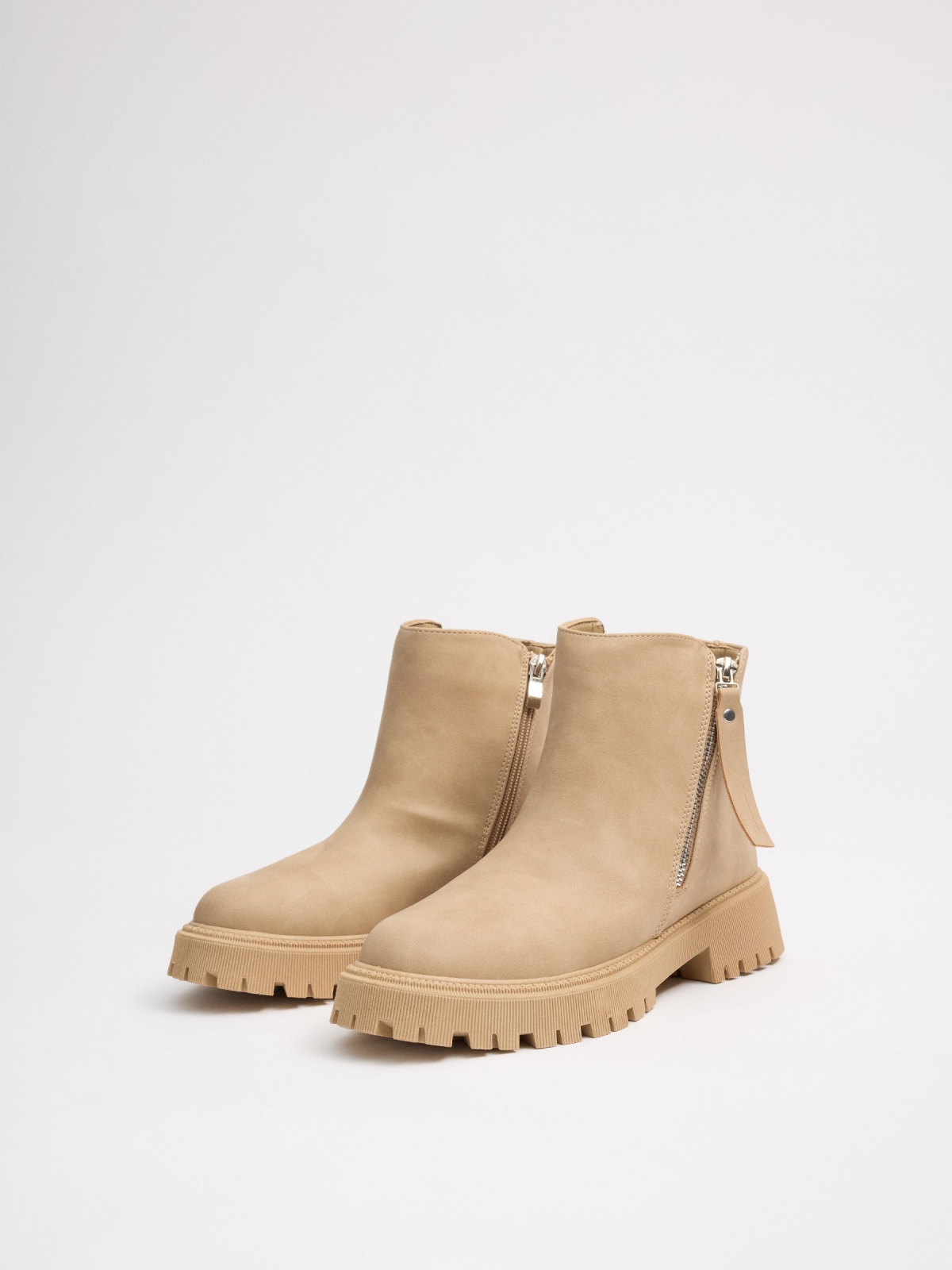 Beige platform boot with zipper beige 45º front view