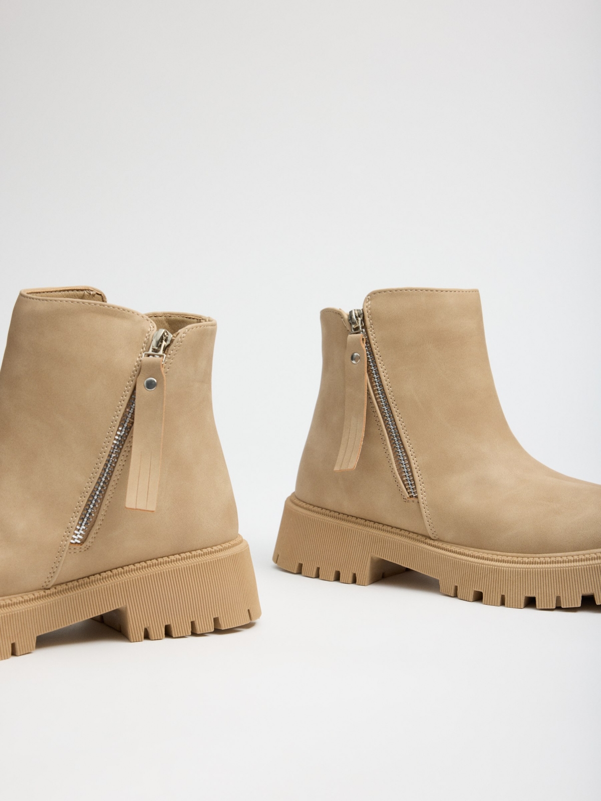 Beige platform boot with zipper beige detail view