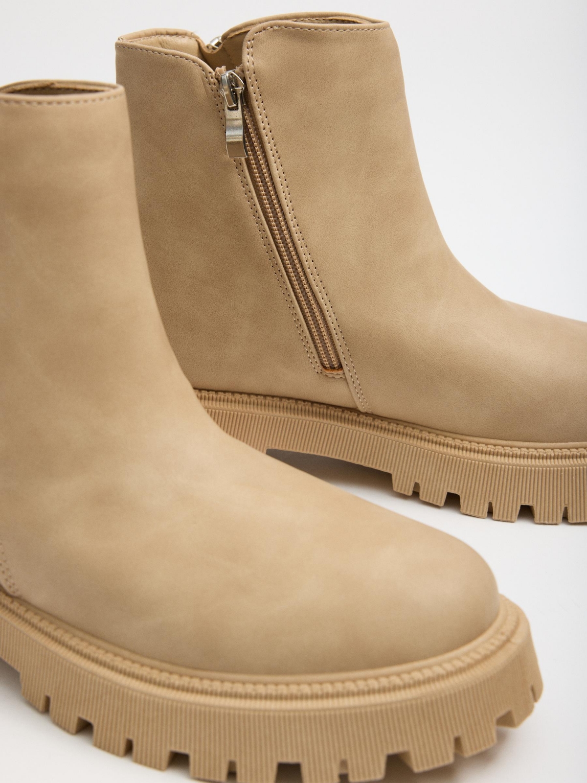 Beige platform boot with zipper beige detail view