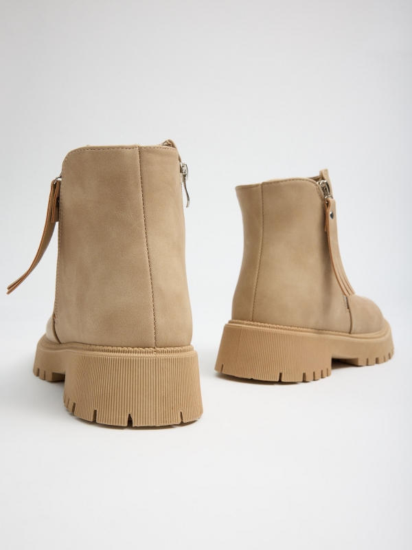 Beige platform boot with zipper beige detail view