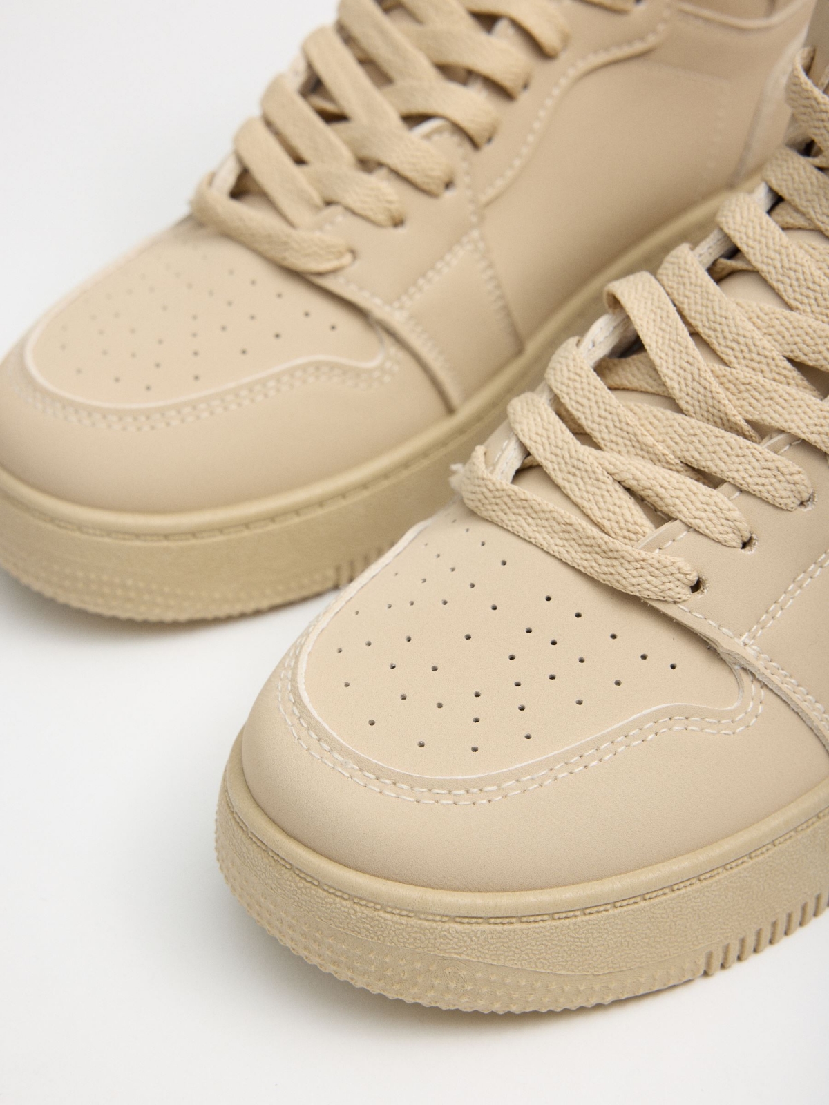 High-top basketball sneakers with platform beige detail view