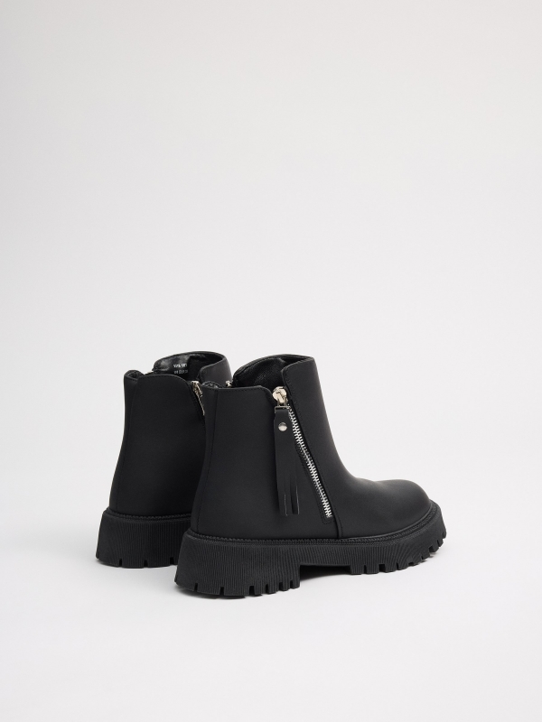 Black platform boot with zipper black 45º back view