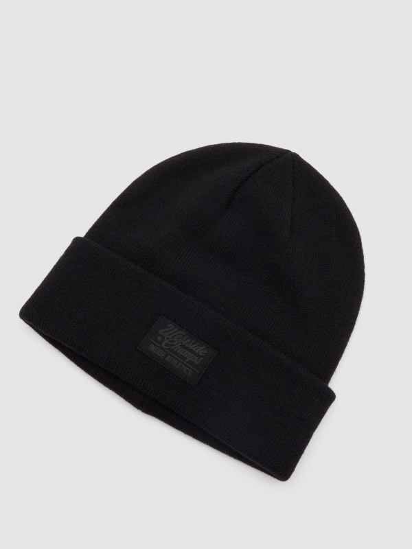 Basic black rolled-up beanie black 45º back view