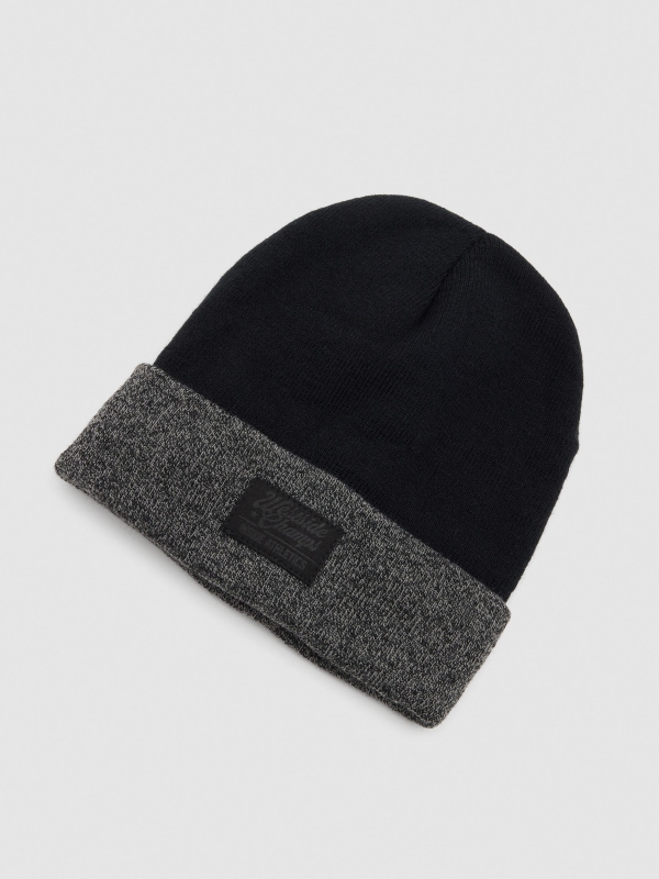 Gorro básico negro y gris vuelto gris vista trasera 45º