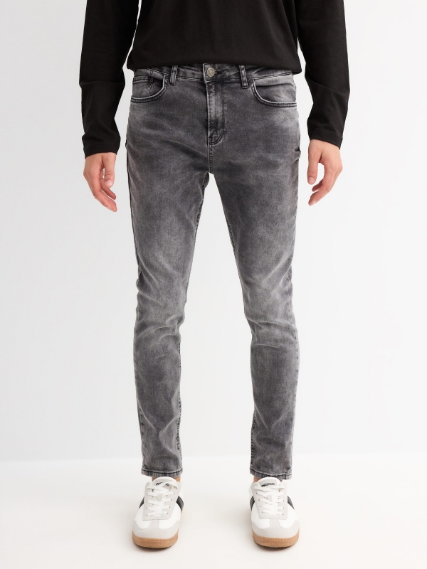 Jeans carrot gris vista media frontal