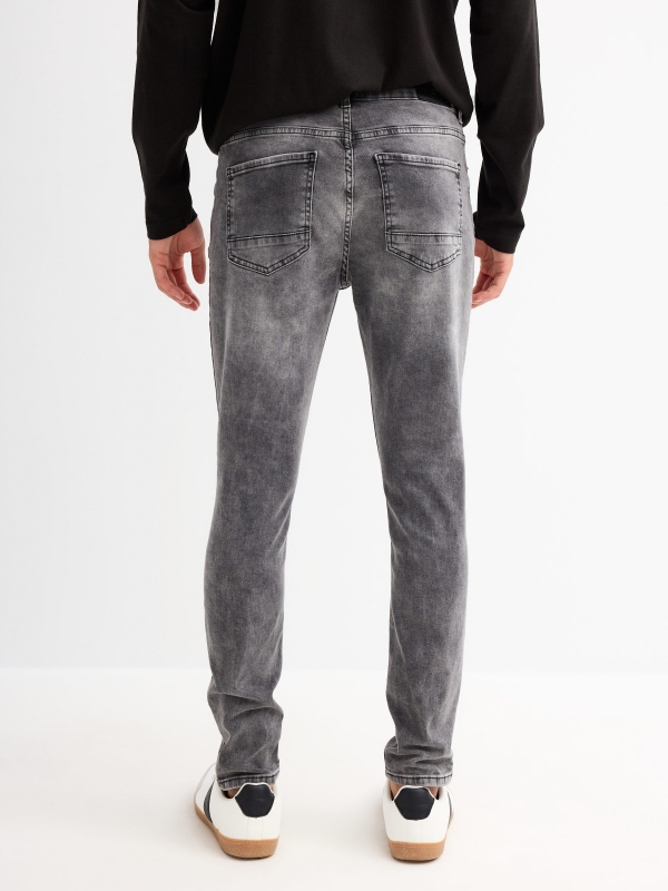 Jeans carrot gris vista media trasera