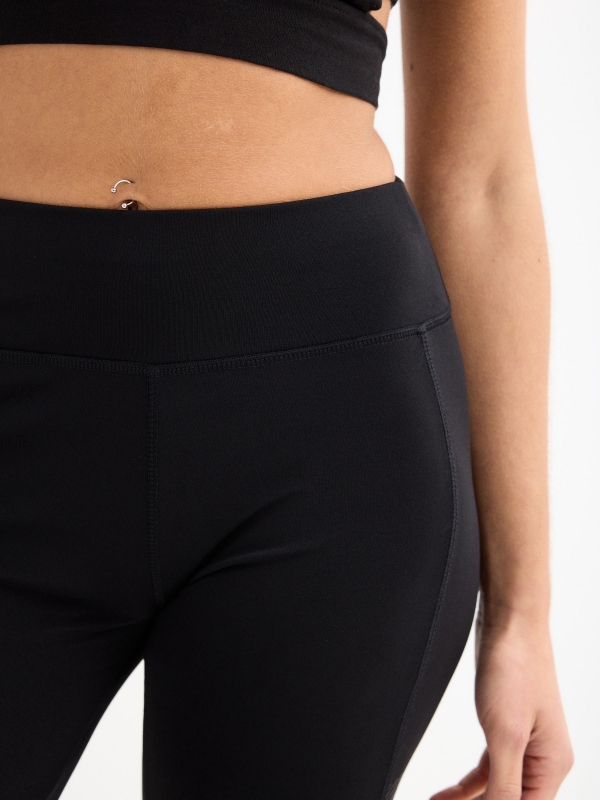 Leggings de riscas finas preto vista detalhe