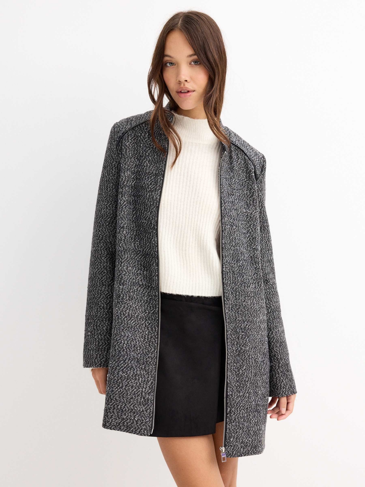 Grey tweed short coat with zipper black/beige middle front view