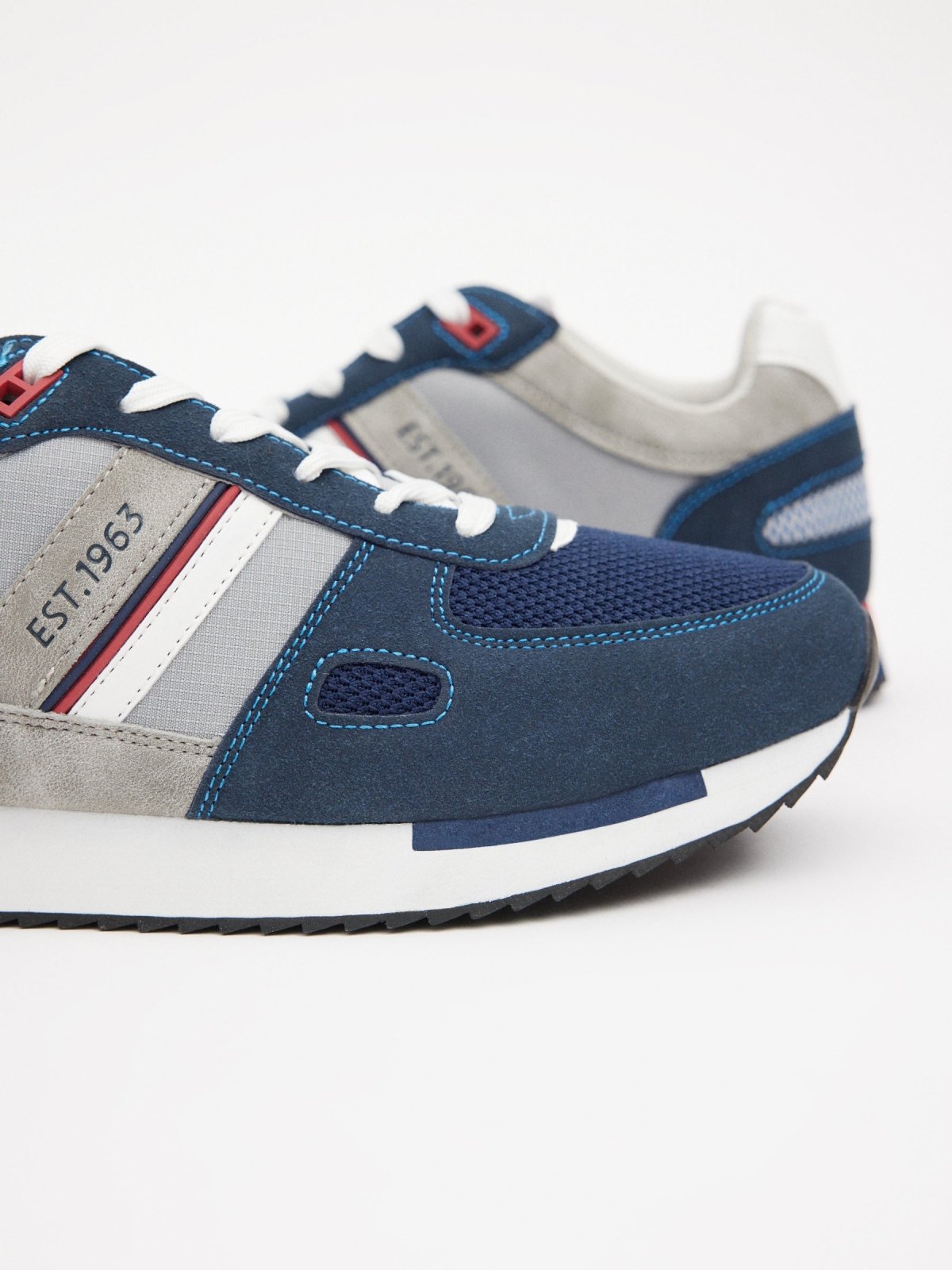 Leather-effect sneaker with combined pieces navy detail view