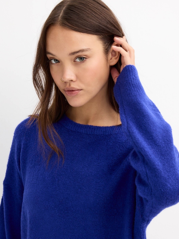 Shoulder seam sweater dark blue detail view