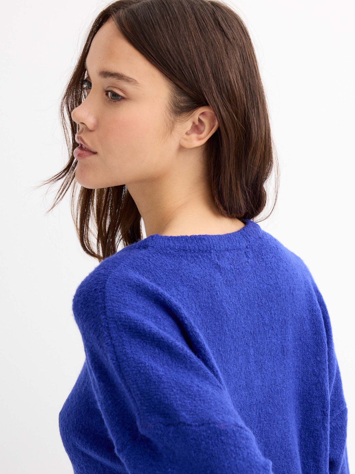 Shoulder seam sweater dark blue detail view