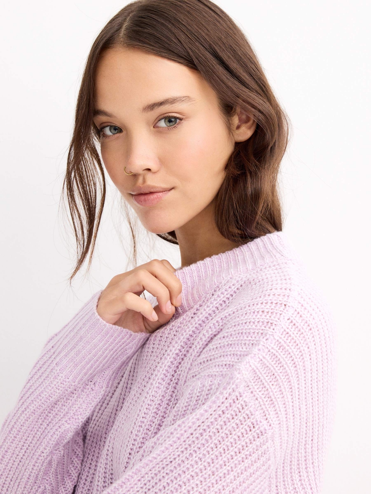 Sweater round neck lilac detail view