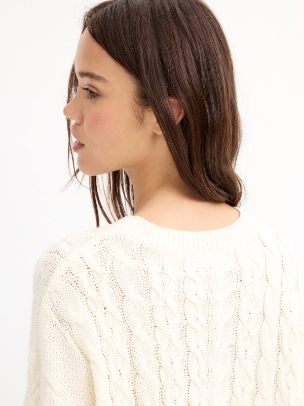 Jersey cuello redondo ochos blanco roto vista detalle