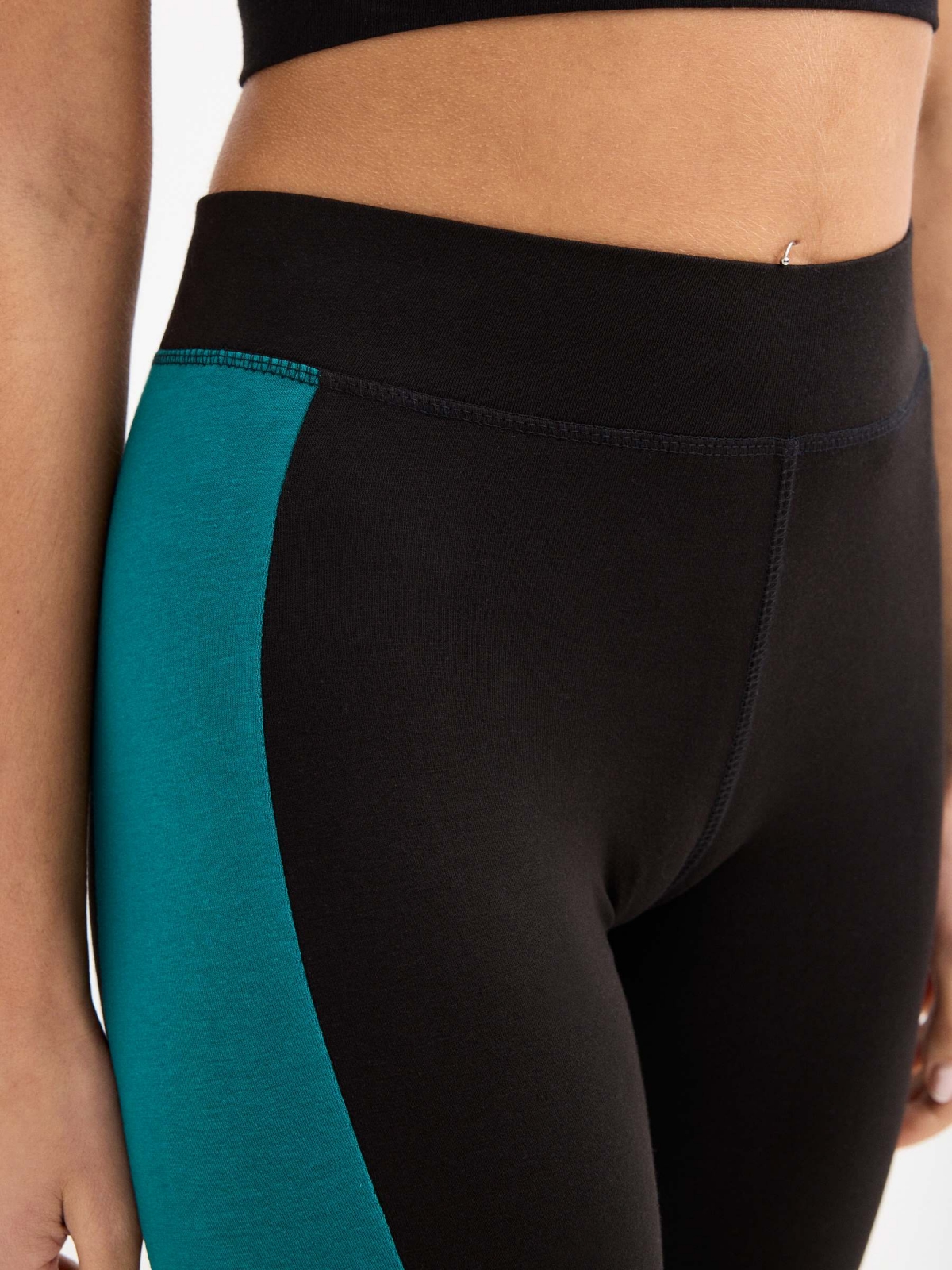 Leggings with print black detail view