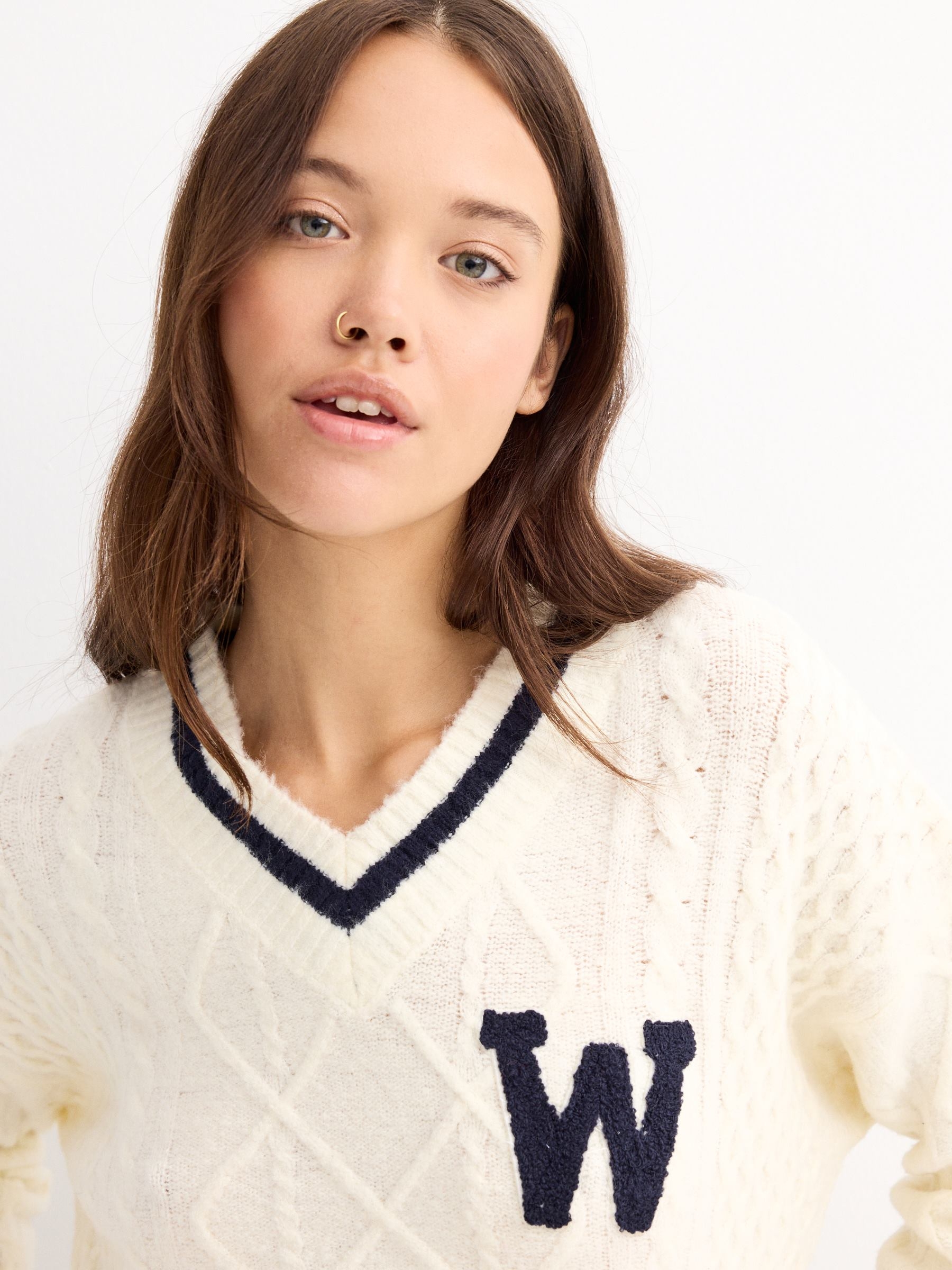 Jersey college blanco roto vista media frontal