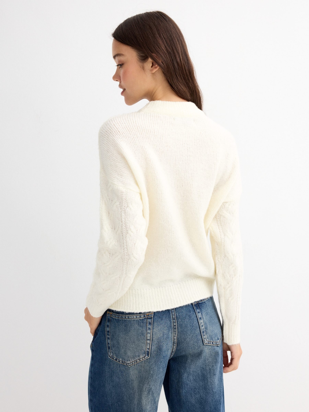 Jersey punto cuello redondo blanco roto vista media trasera