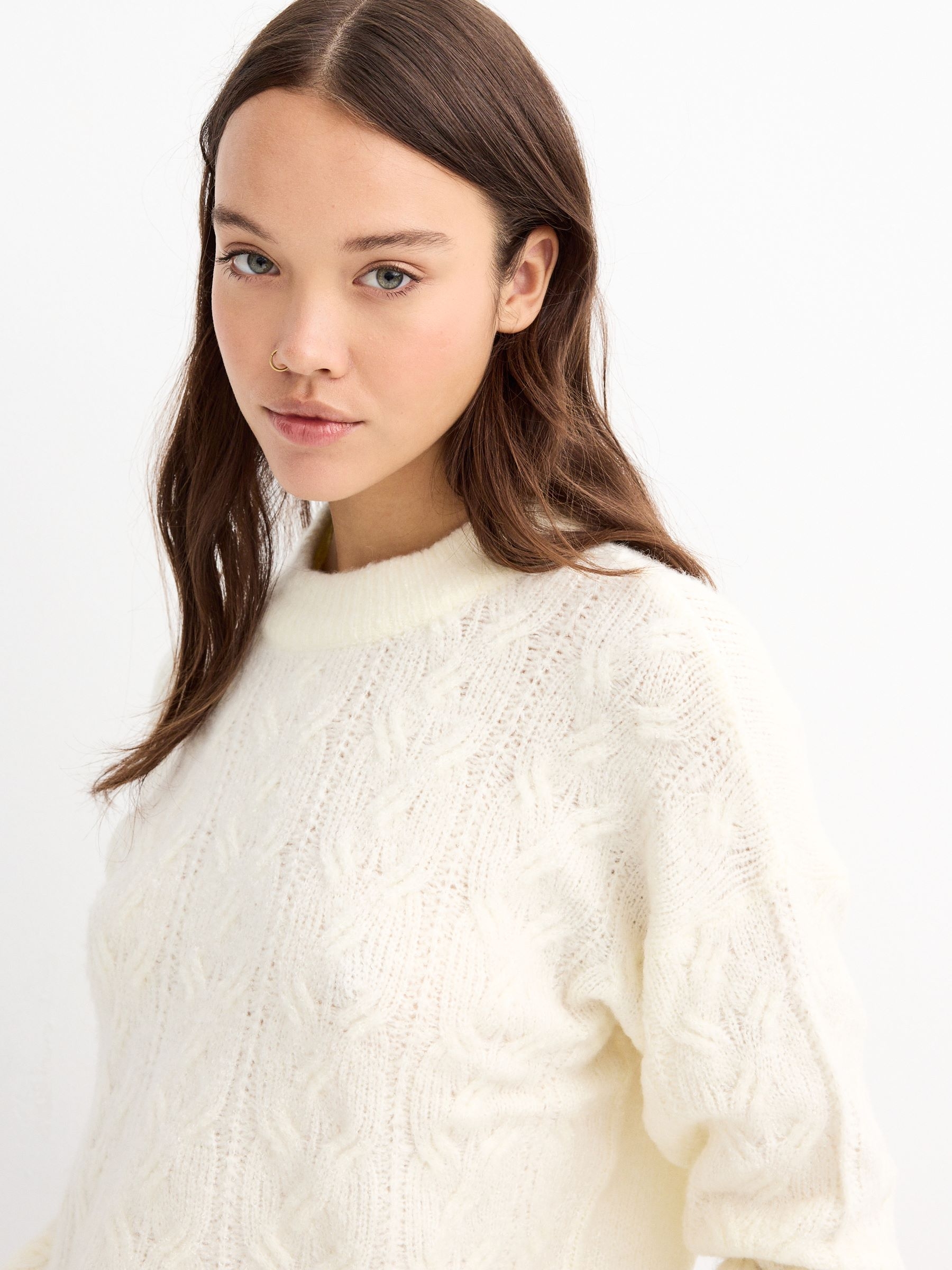 Jersey punto cuello redondo blanco roto vista media frontal