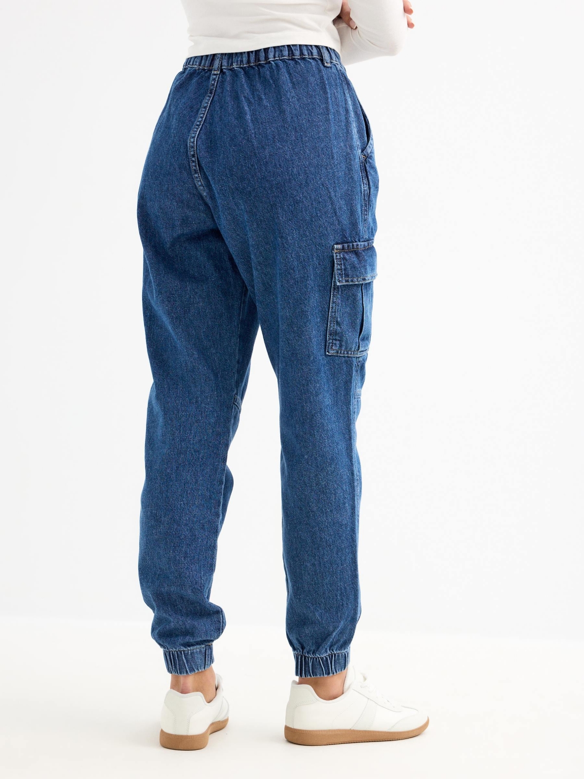 Jeans cargo slouchy azul vista meia traseira