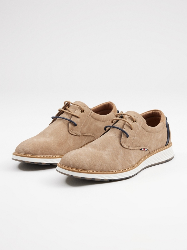 Sapato clássico Blucher bege areia vista frontal 45º