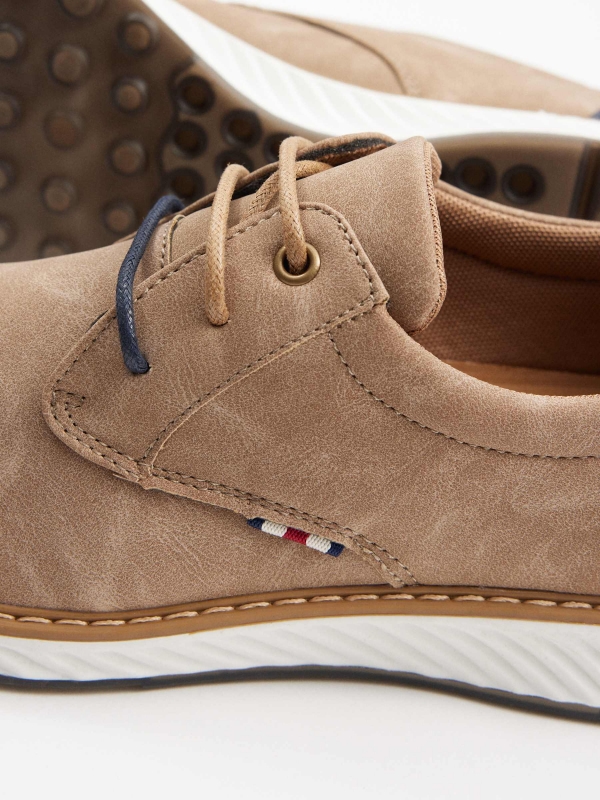 Sapato clássico Blucher bege areia vista detalhe