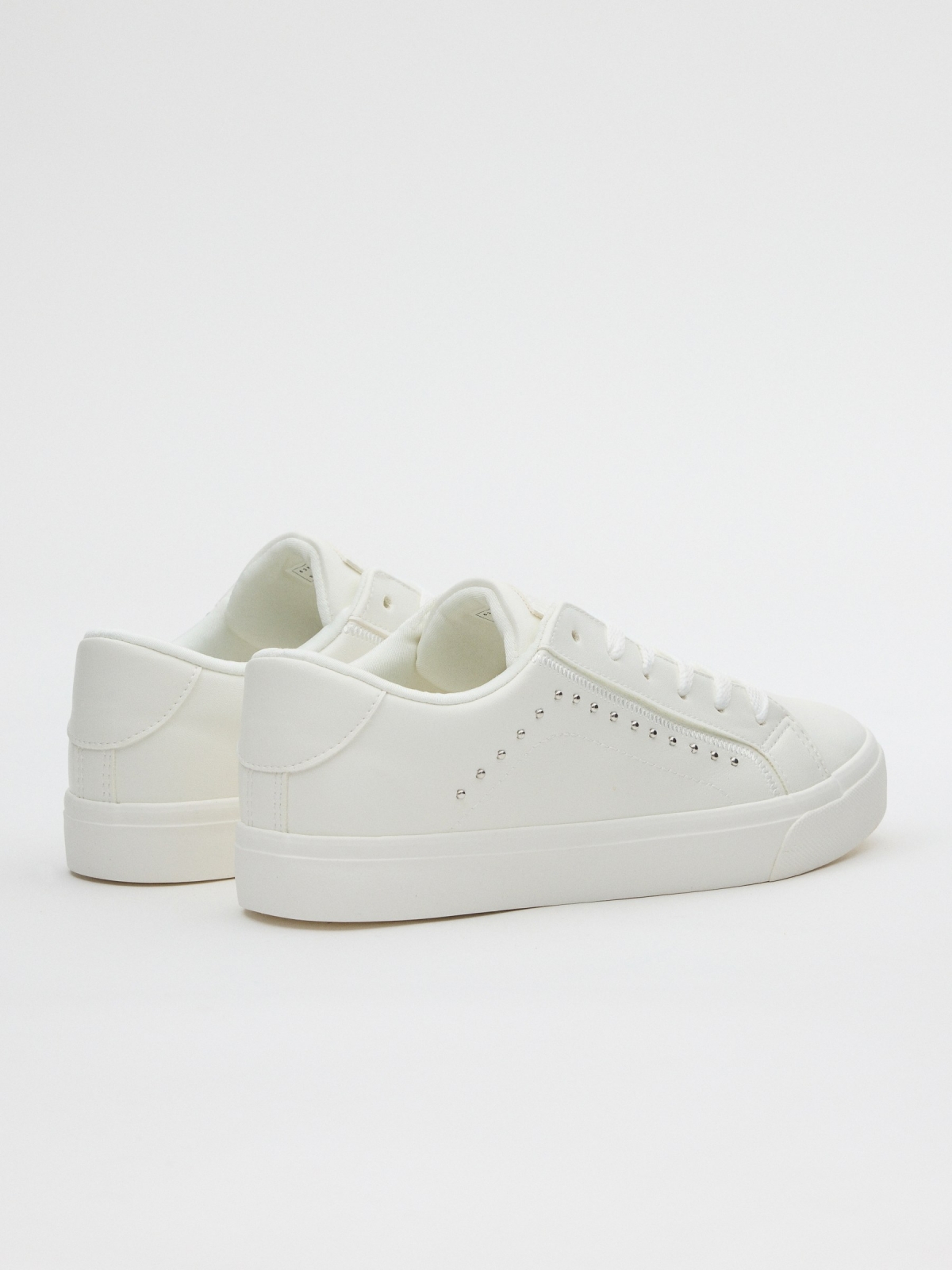 Basic casual sneaker white 45º back view