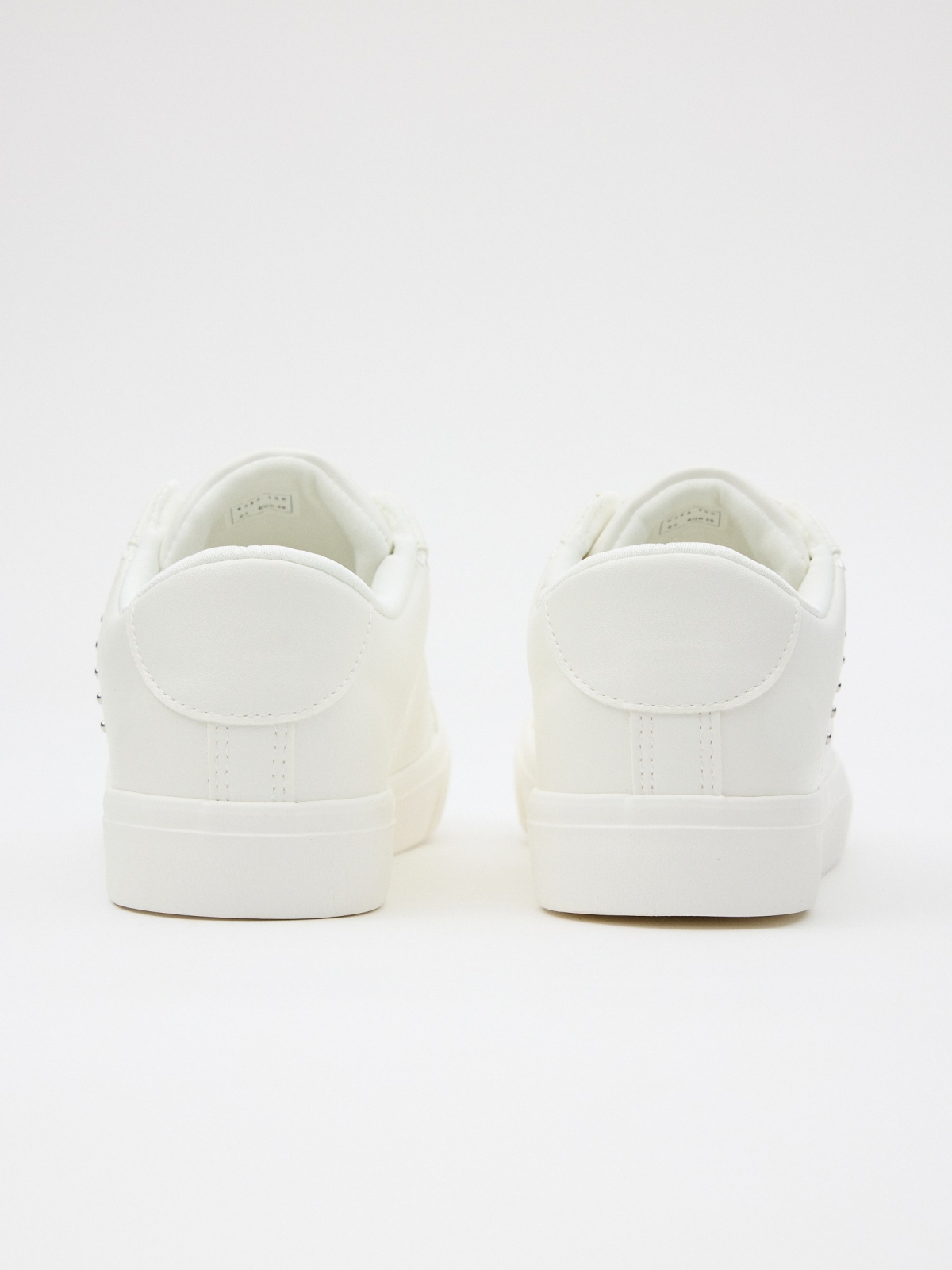 Basic casual sneaker white detail view