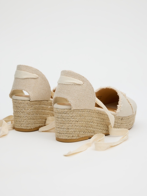 Frayed jute wedge off white 45º back view