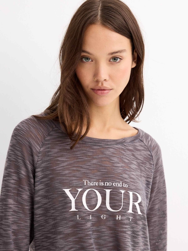 Camiseta Your Light gris oscuro vista detalle