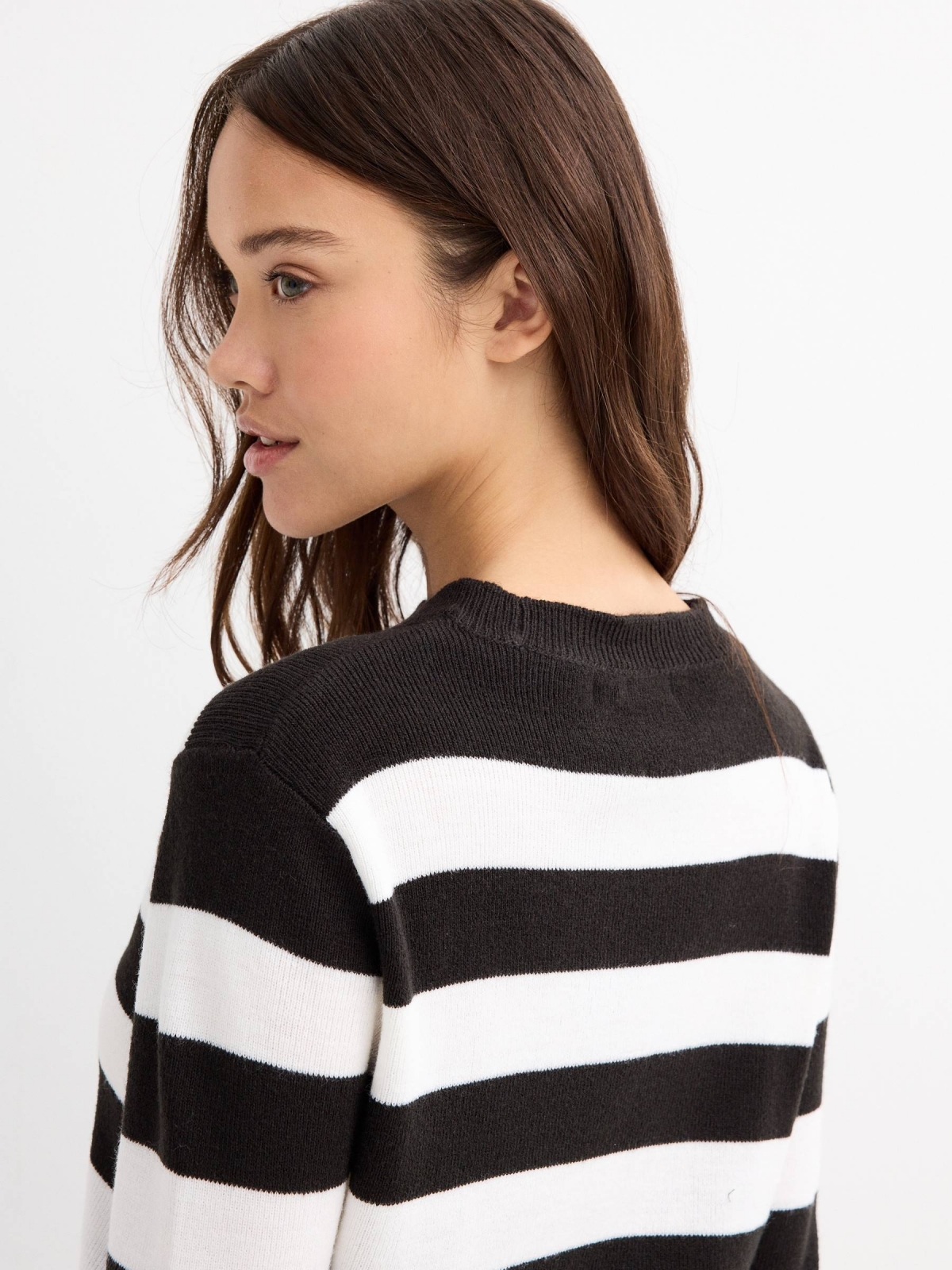 Camisola de corte às riscas preto vista detalhe