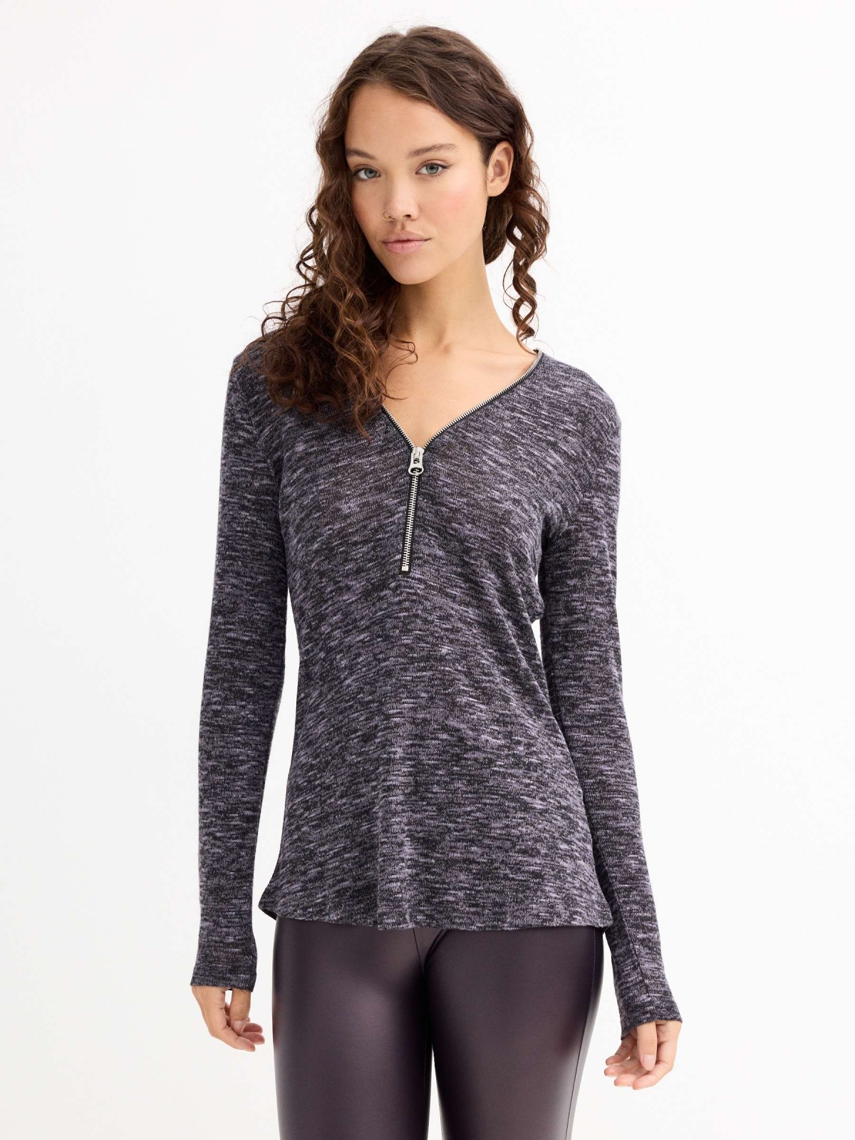 T-shirt em mármore com cremalheira cinza escuro vista meia frontal