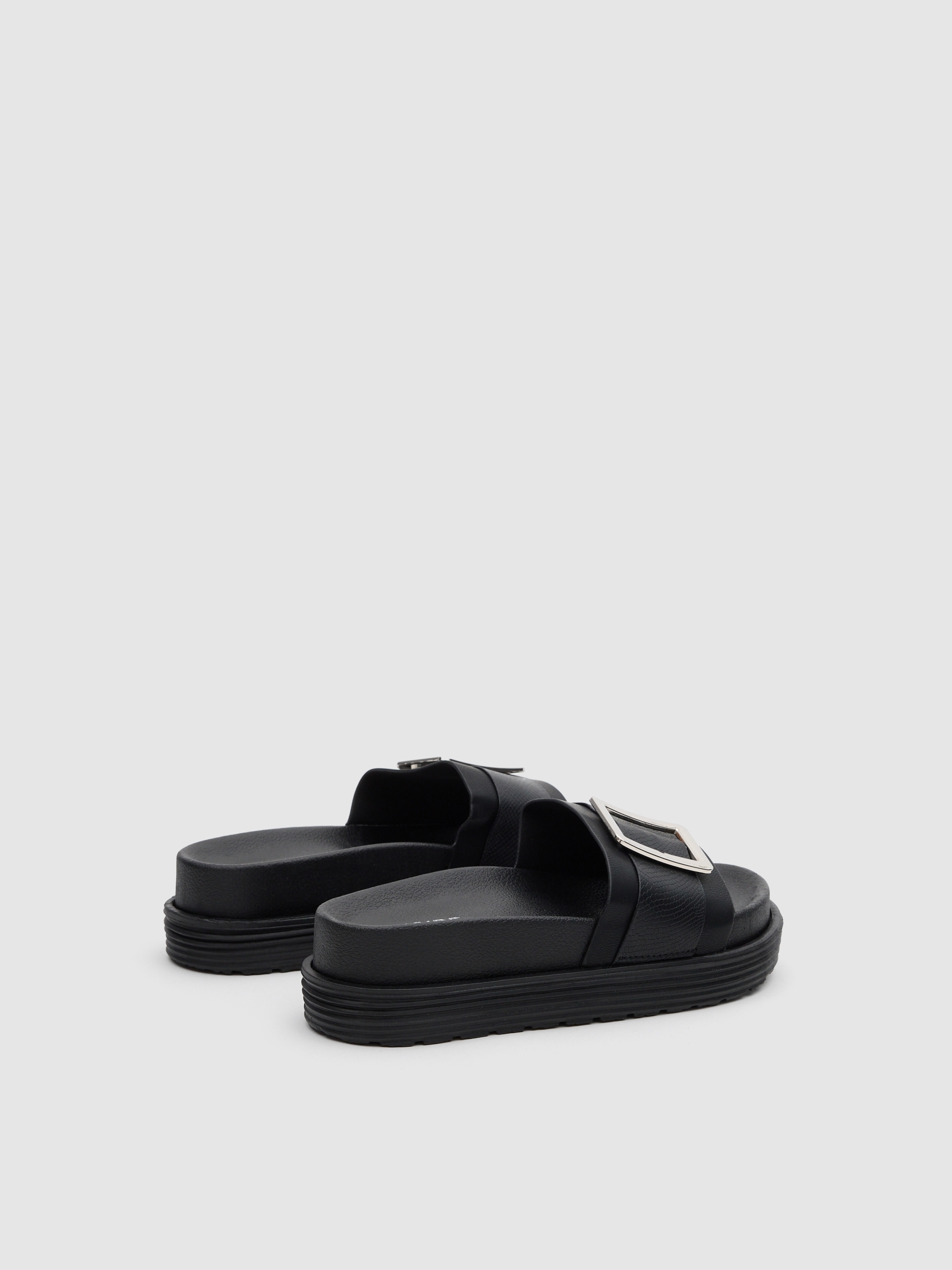 Platform buckle black