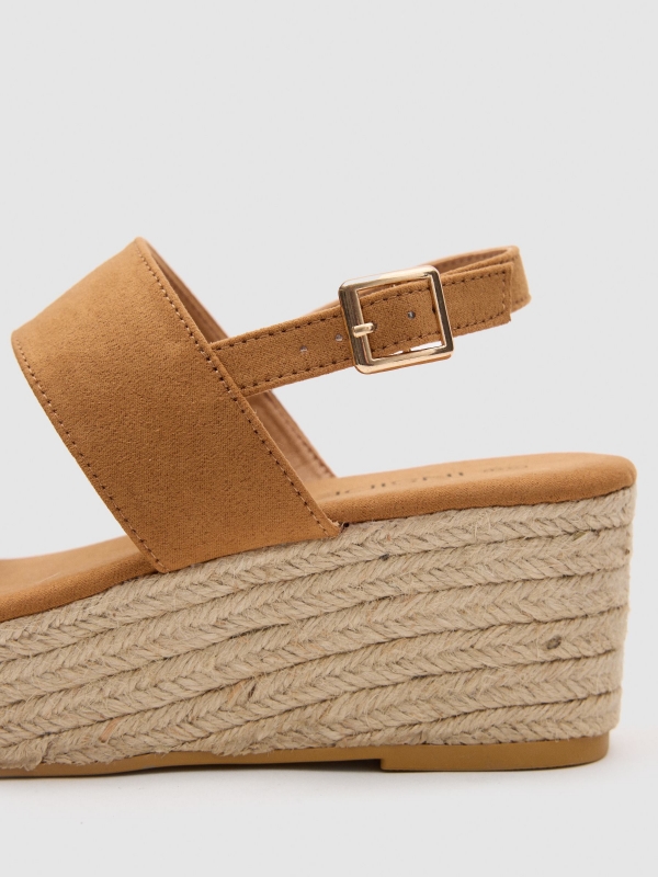 Wedge wide straps cinnamon detail view