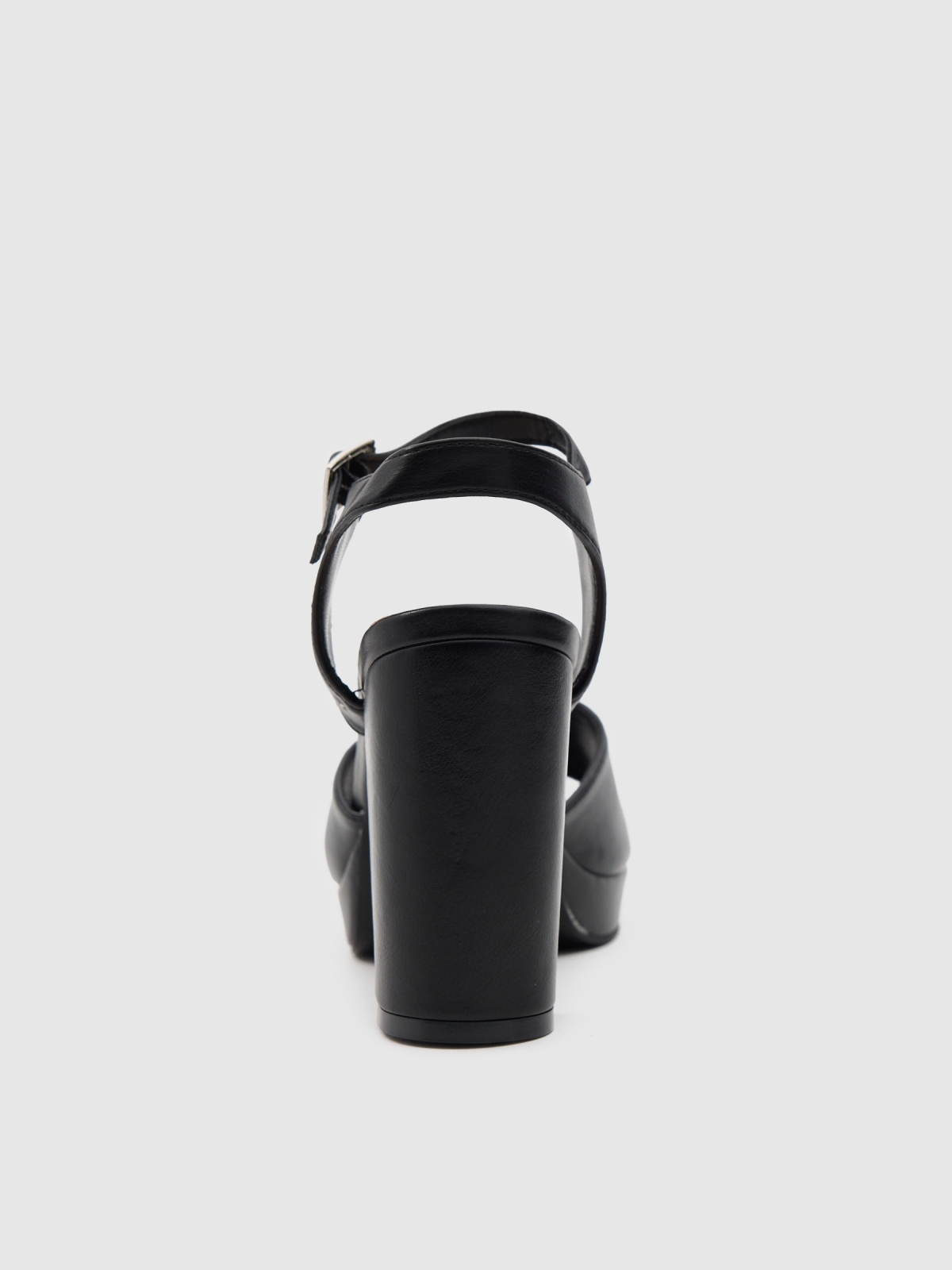 Sandália plataforma preto vista detalhe