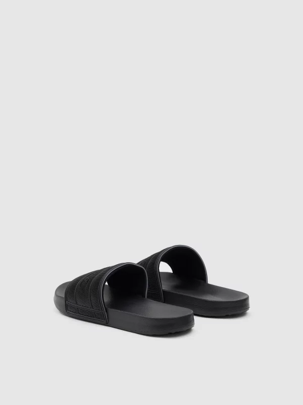 Chanclas pala confort negro vista frontal 45º