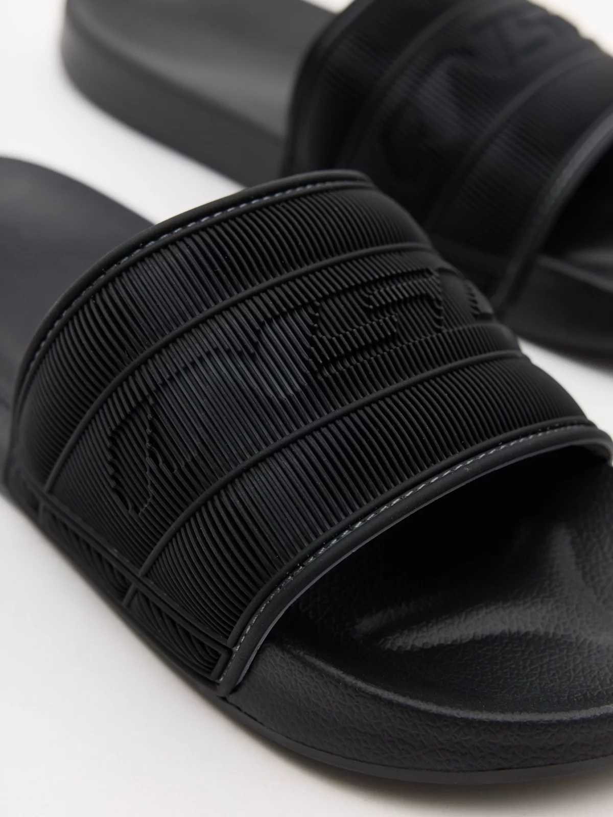 Chanclas pala confort negro vista detalle