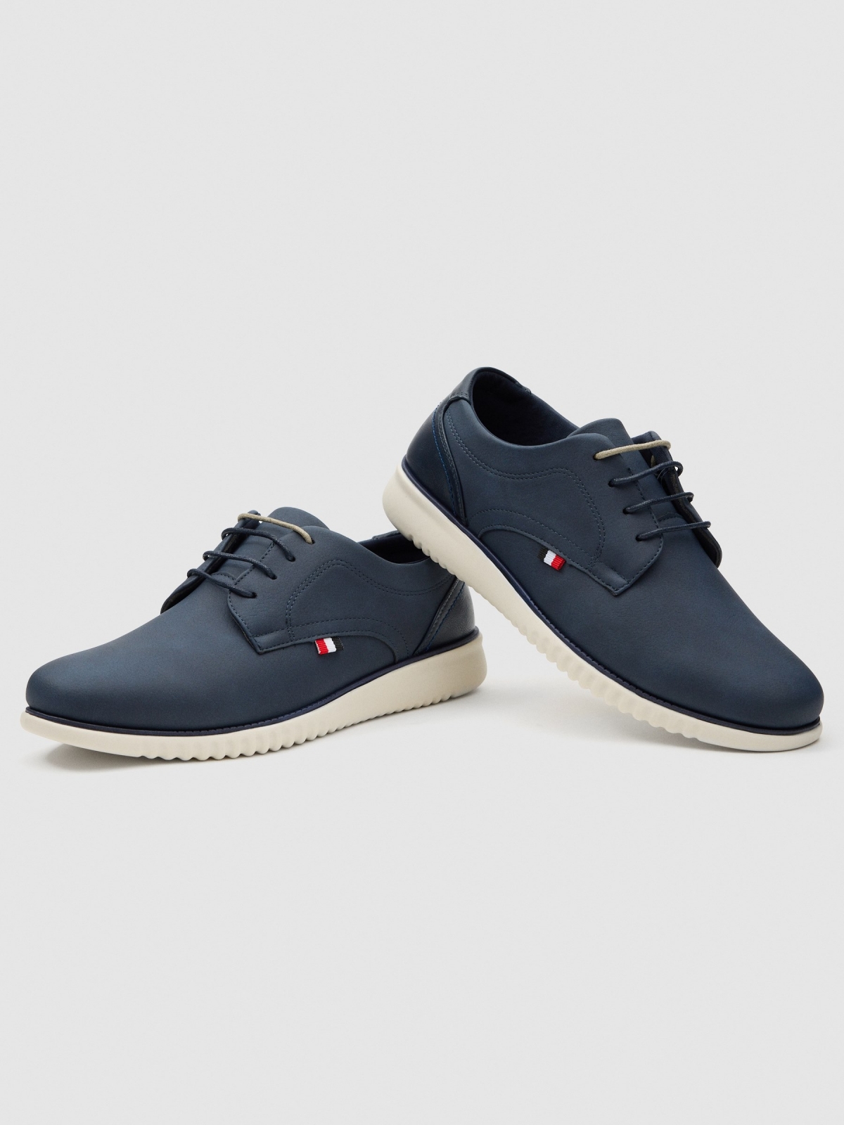 Sapato blucher desportivo azul vista detalhe