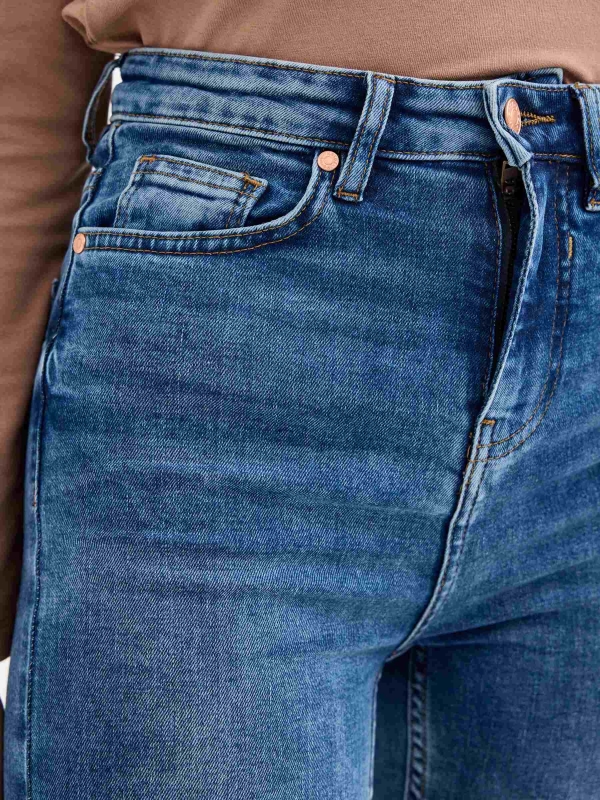 Jeans skinny cintura alta azul vista detalhe