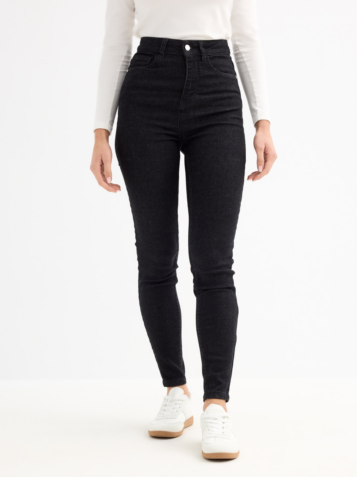 Black skinny jeans high rise black middle front view