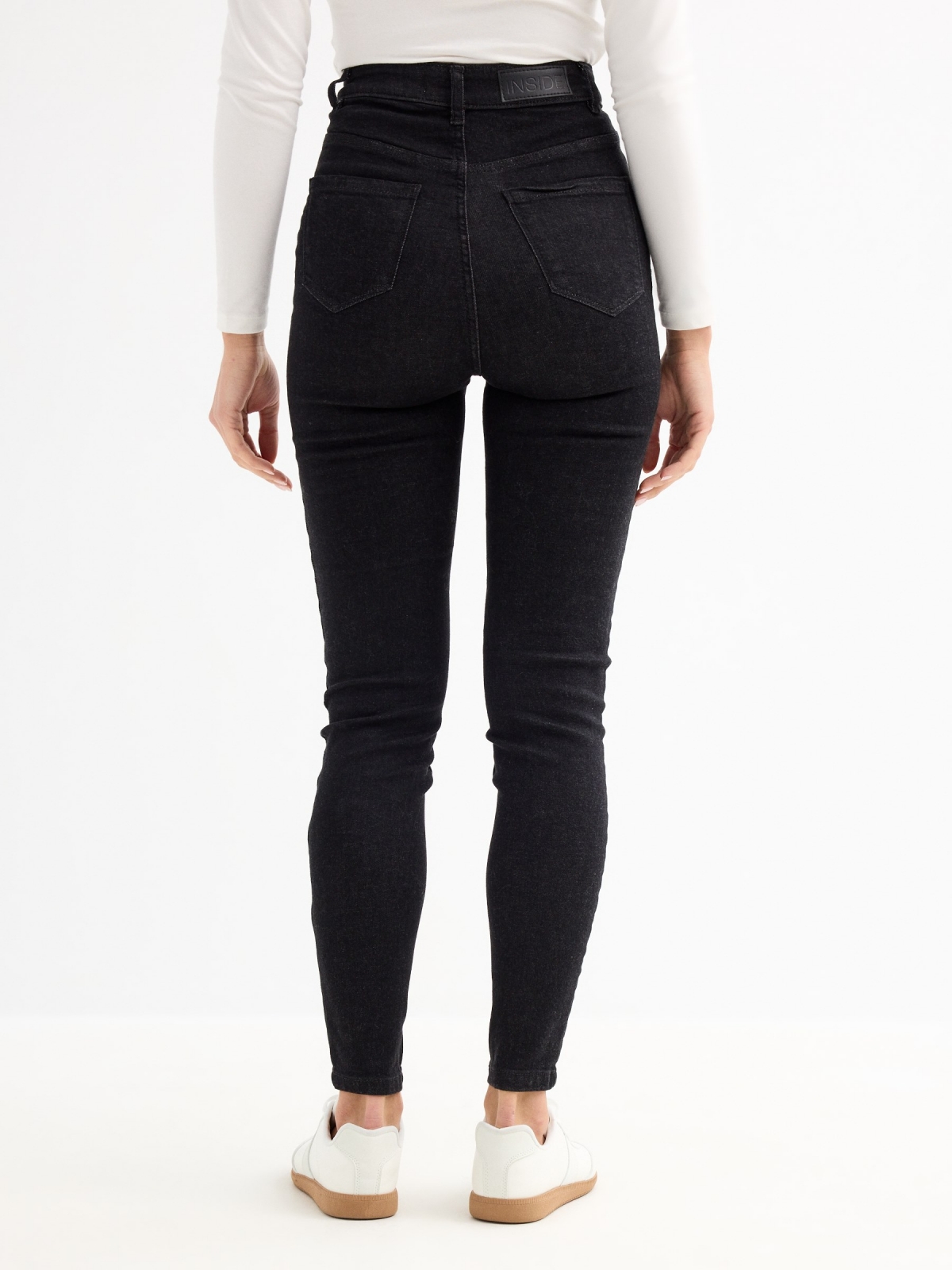 Jeans skinny tiro alto negro negro vista media trasera