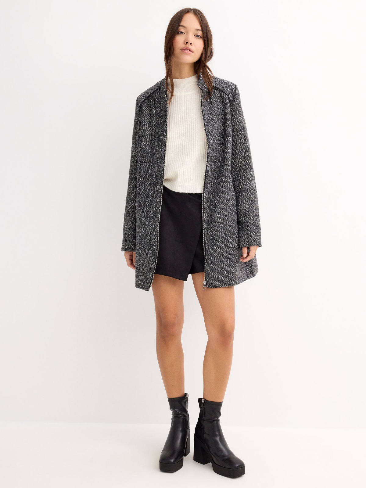 Grey tweed short coat with zipper black/beige general front view