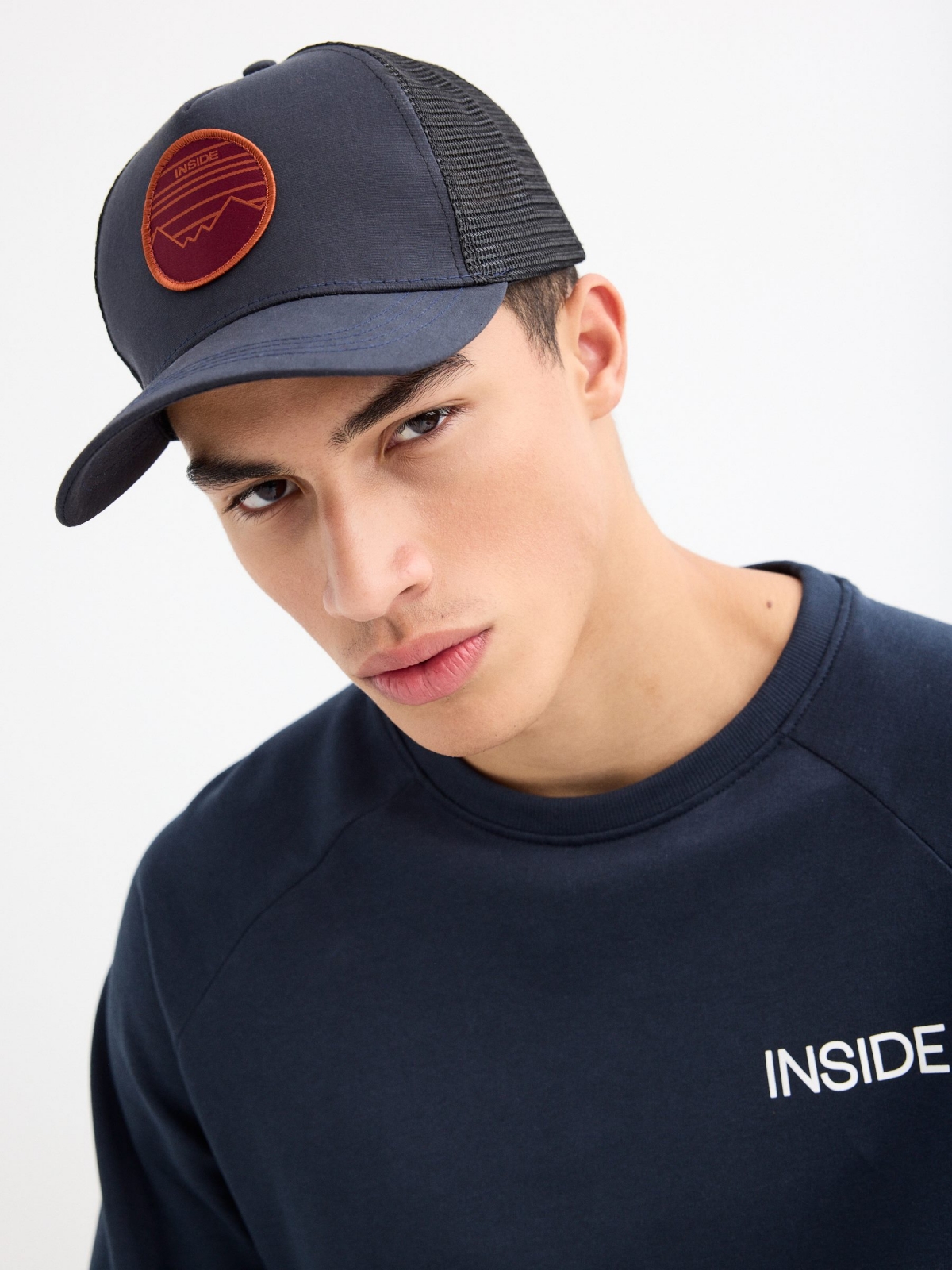 Embroidered trucker cap grey with a model